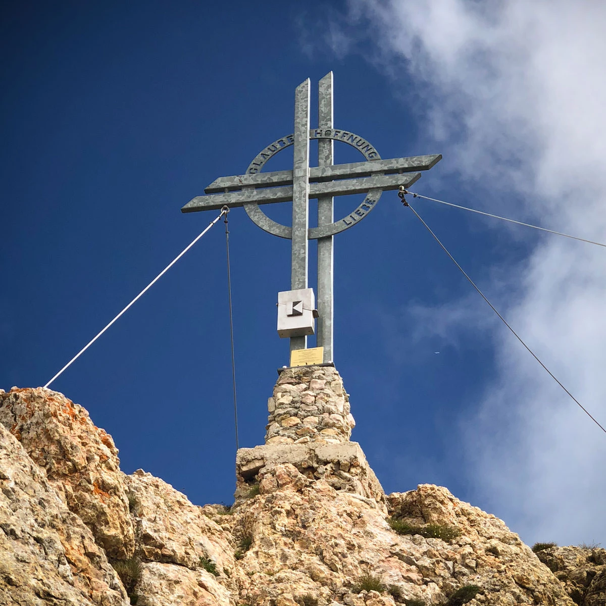 9e28c-a9d98-42785821605-89d6e18b65-o