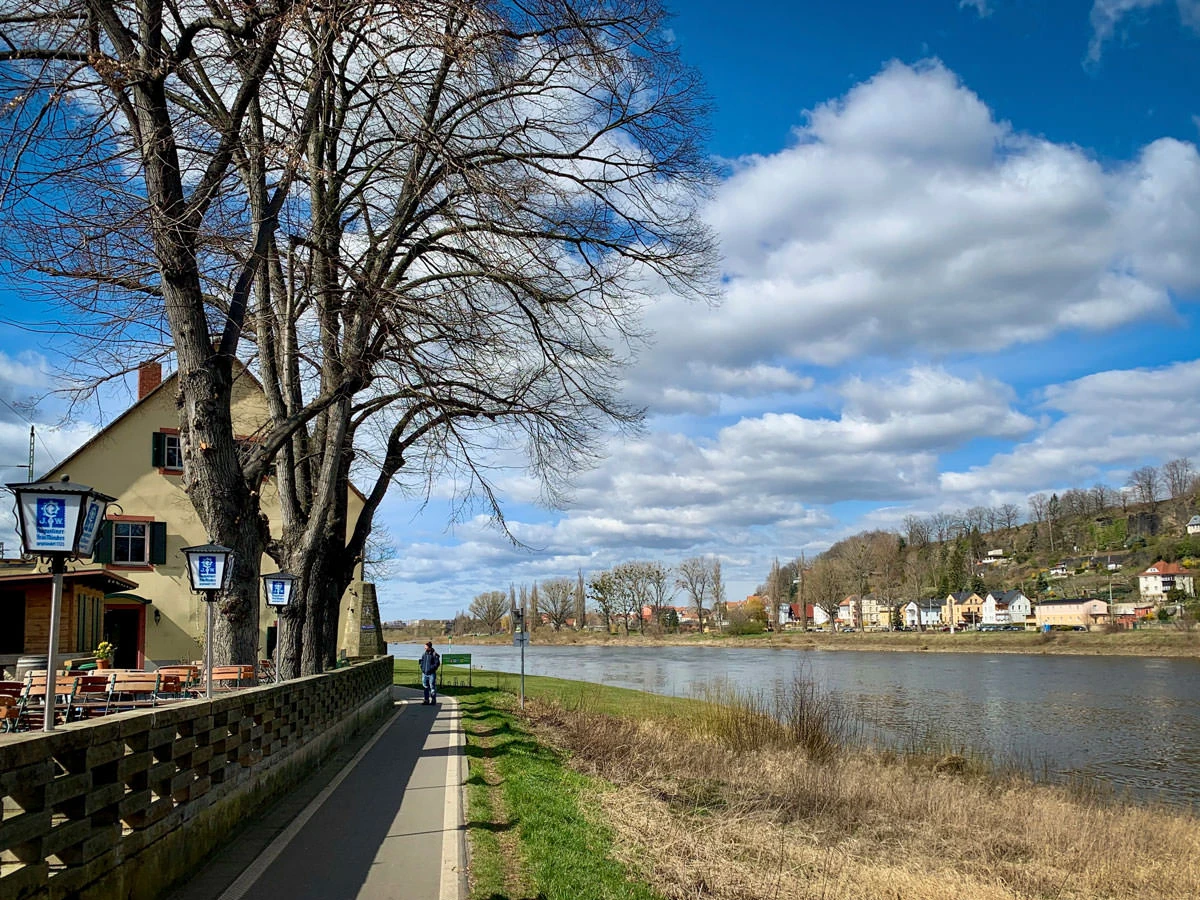 48802-d81a2-49726610587-11a401a4db-o